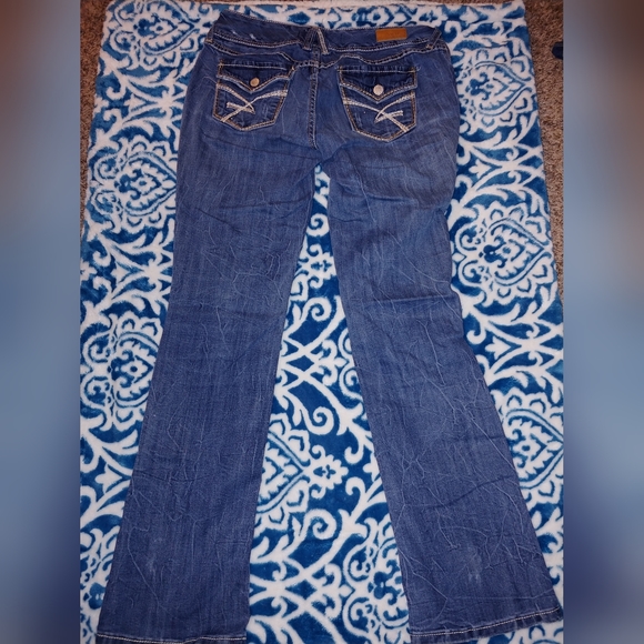 Amethyst jeans. Size 7-8 Blue, distressed 2 button fly with zipper. - Picture 9 of 9